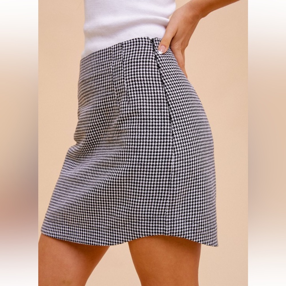 992. Hem & Thread Houndstooth Shirt Tail Hem Mini Skirt Black & White NWT